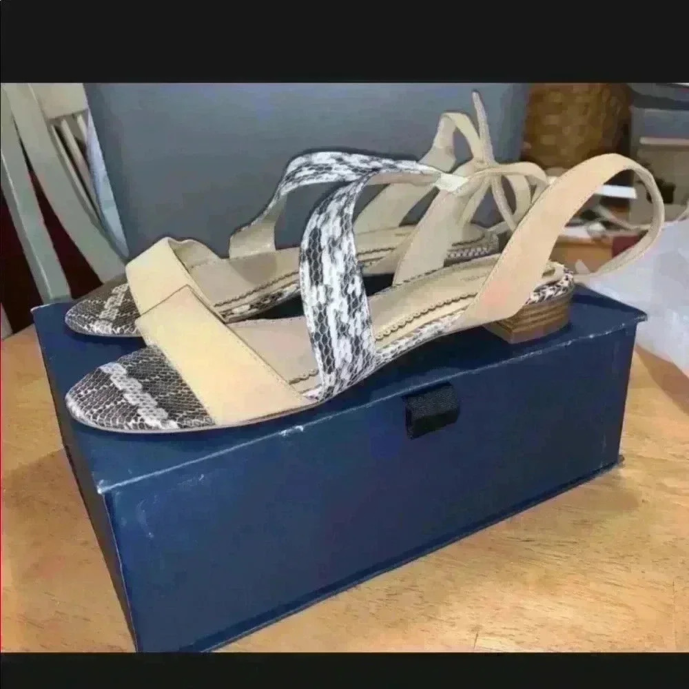 Pour la Victoire tan and snakeskin low heels